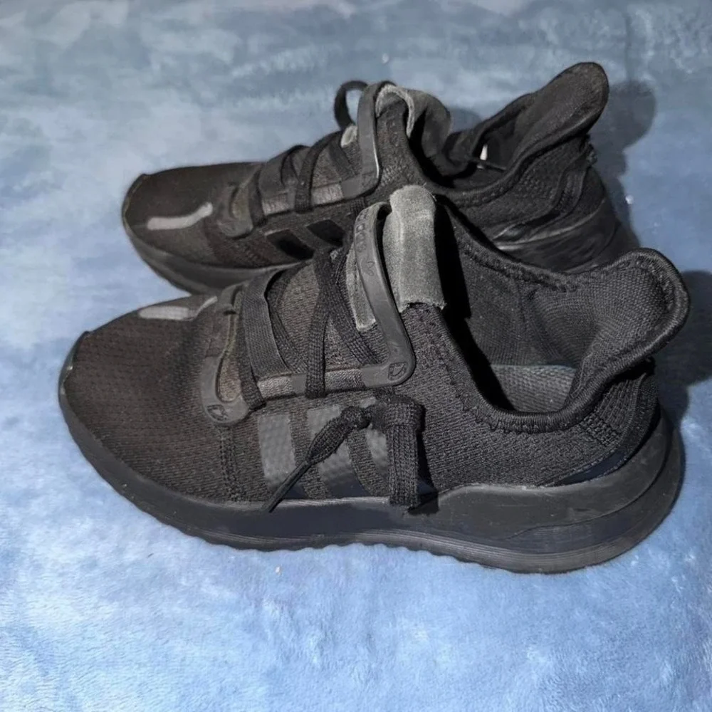 Adidas black Ultra Boost 20 trainers. Kids Size US 3.5